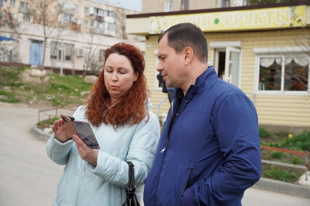 Глава администрации Керчи Олег КАТОРГИН провел встречу с жителями дома №20 по ул. Олега Кошевого. Ранее фонд капитального ремонта выполнил ремонт фасада МКД, в декабре 2024 года во дворе были заасфальтированы... Глава администрации Керчи Олег КАТОРГИН провел встречу с жителями дома №20 по ул. Олега Кошевого. Ранее фонд капитального ремонта выполнил ремонт фасада МКД, в декабре 2024 года во дворе были заасфальтированы...