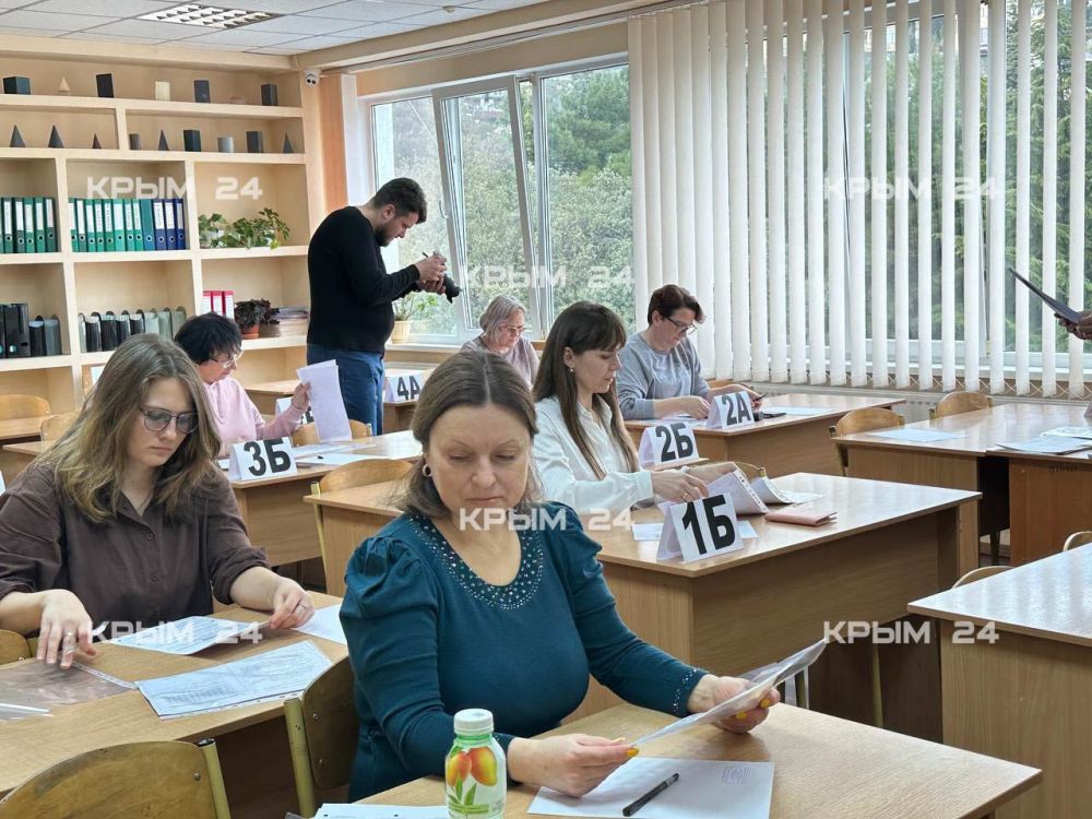 В Ялте родители школьников написали ЕГЭ по базовой математике В Ялте родители школьников написали ЕГЭ по базовой математике