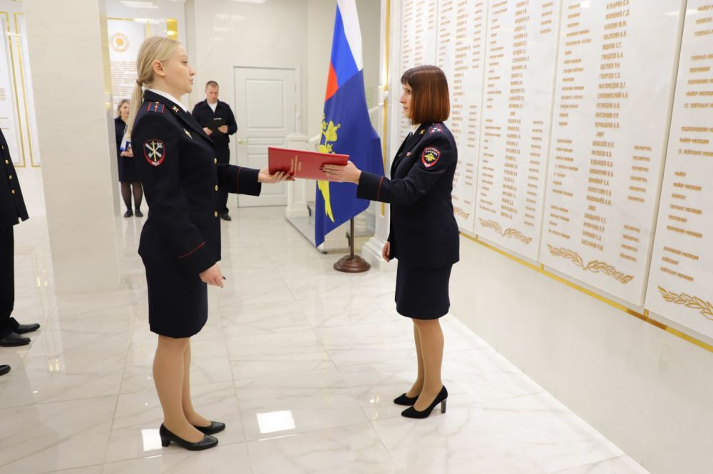 Сотрудники УМВД России по г. Севастополю принесли Присягу на верность Российской Федерации Сотрудники УМВД России по г. Севастополю принесли Присягу на верность Российской Федерации