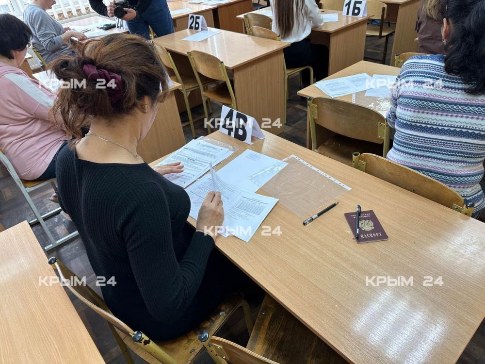В Ялте родители школьников написали ЕГЭ по базовой математике В Ялте родители школьников написали ЕГЭ по базовой математике