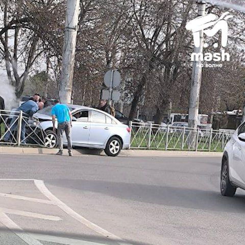 Машина дважды за день попала в аварию в Симферополе Машина дважды за день попала в аварию в Симферополе