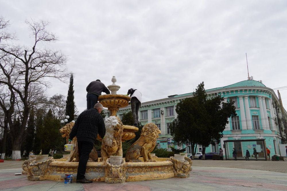 #городские_новости. Фонтан у городской администрации готовят к новому сезону С установлением тепла специалисты приступили к профилактическим мероприятиям, направленным на восстановление его функциональности и эстетику #городские_новости. Фонтан у городской администрации готовят к новому сезону С установлением тепла специалисты приступили к профилактическим мероприятиям, направленным на восстановление его функциональности и эстетику