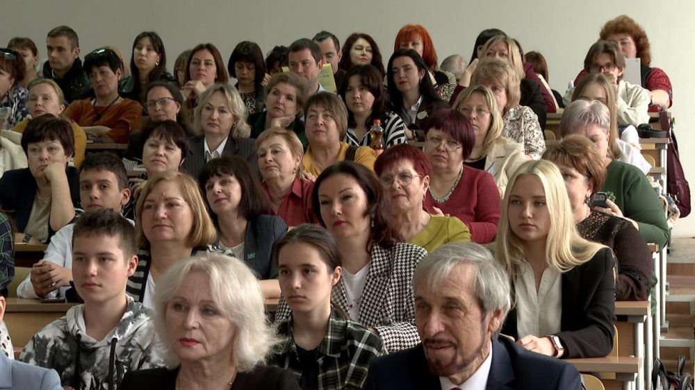 В КФУ имени Вернадского стартовала Республиканская научно-практическая конференция "Меняющийся мир и преподавание географии" В КФУ имени Вернадского стартовала Республиканская научно-практическая конференция "Меняющийся мир и преподавание географии"
