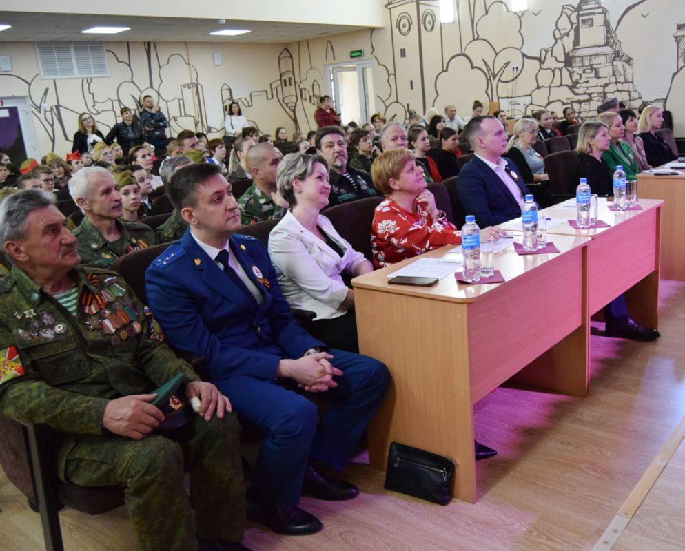 В Симферополе прошел муниципальный этап межрегионального творческого конкурса «Мы - наследники Победы!» В Симферополе прошел муниципальный этап межрегионального творческого конкурса «Мы - наследники Победы!»