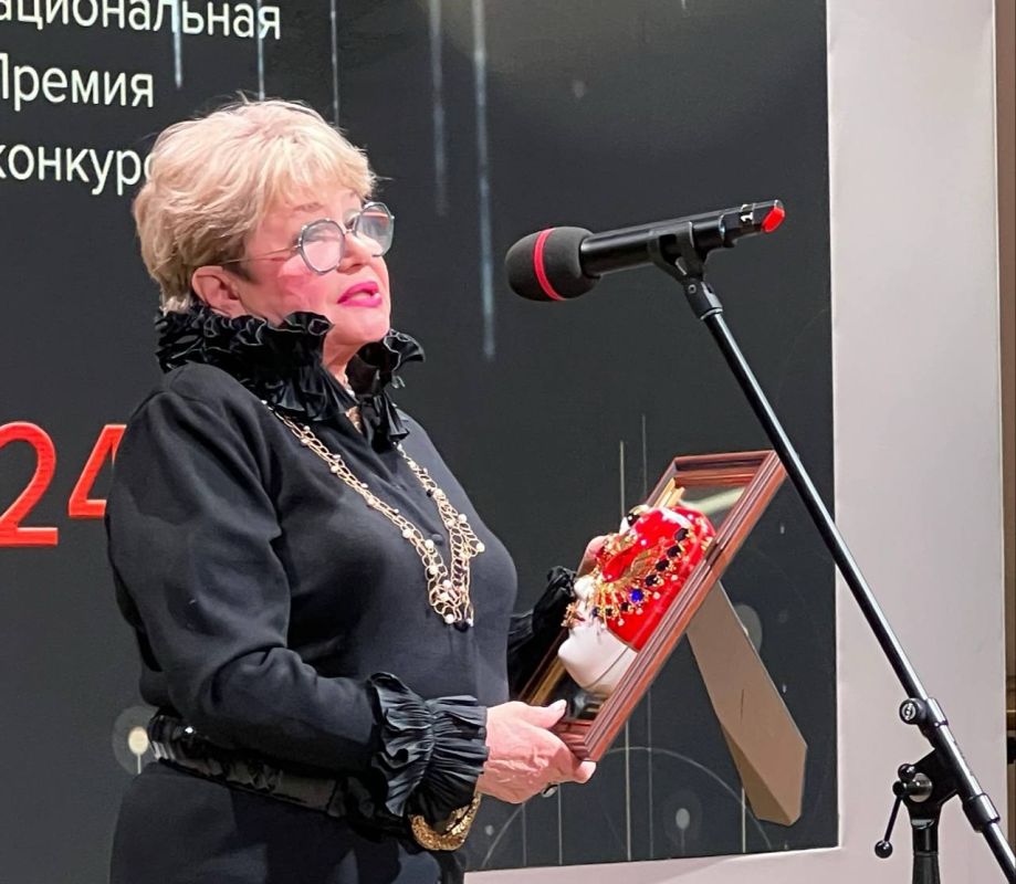 Ольга Казакова: В Большом театре состоялось награждение лауреатов специальных премий "Золотой маски" - "За выдающийся вклад в развитие театрального искусства" и “За поддержку театрального искусства России” Ольга Казакова: В Большом театре состоялось награждение лауреатов специальных премий "Золотой маски" - "За выдающийся вклад в развитие театрального искусства" и “За поддержку театрального искусства России”