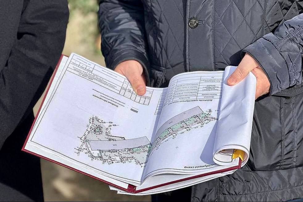 Владимир Немцев: Встретились с жителями домов №3, 5, 7 по улице Глухова, чтобы обсудить благоустройство внутриквартальных дорог, придомовых территорий, а также пешеходной сети в районе этих домов Владимир Немцев: Встретились с жителями домов №3, 5, 7 по улице Глухова, чтобы обсудить благоустройство внутриквартальных дорог, придомовых территорий, а также пешеходной сети в районе этих домов