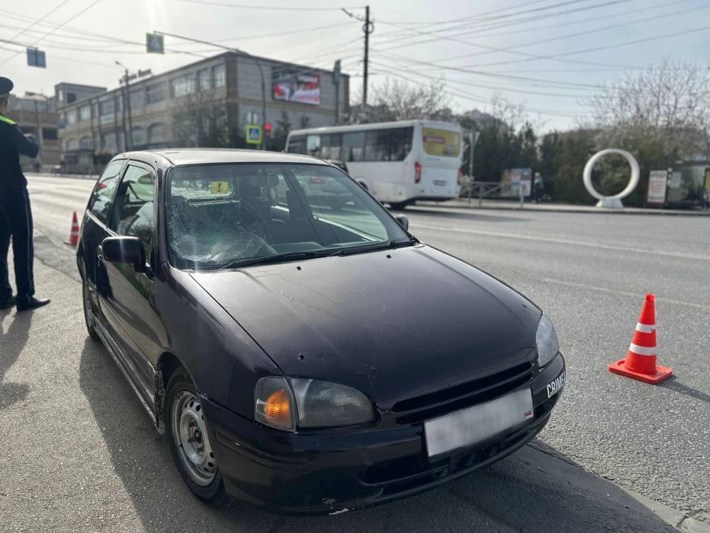 В Севастополе 11-летняя девочка попала под колёса легковушки В Севастополе 11-летняя девочка попала под колёса легковушки
