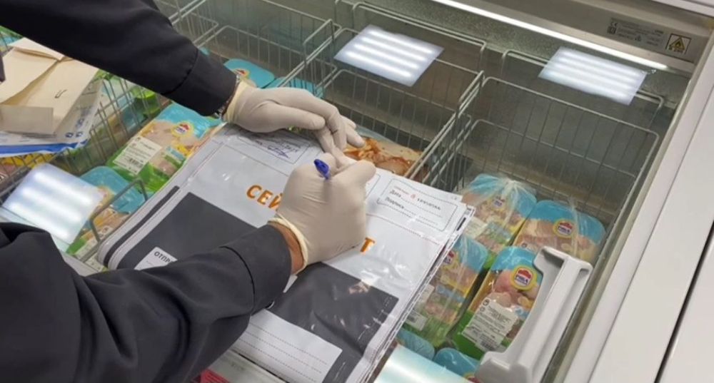Инспекторы Россельхознадзора взяли пробы сливочного масла и ряженки в одном из супермаркетов Симферополя Инспекторы Россельхознадзора взяли пробы сливочного масла и ряженки в одном из супермаркетов Симферополя