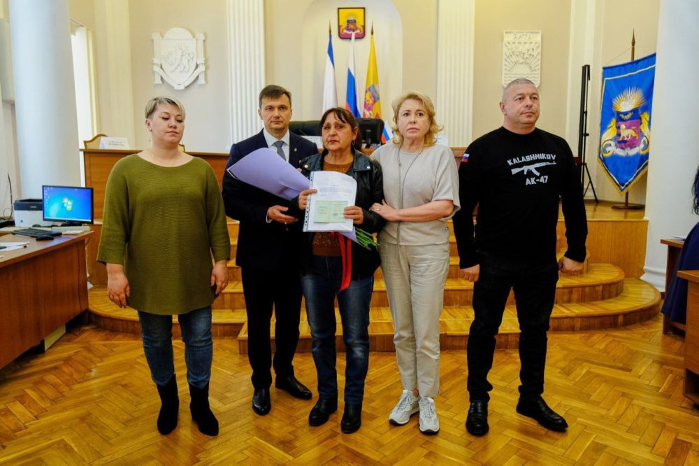 Янина Павленко: Почётная и одновременно печальная миссия – вручили Ордена Мужества родственникам наших погибших земляков Янина Павленко: Почётная и одновременно печальная миссия – вручили Ордена Мужества родственникам наших погибших земляков