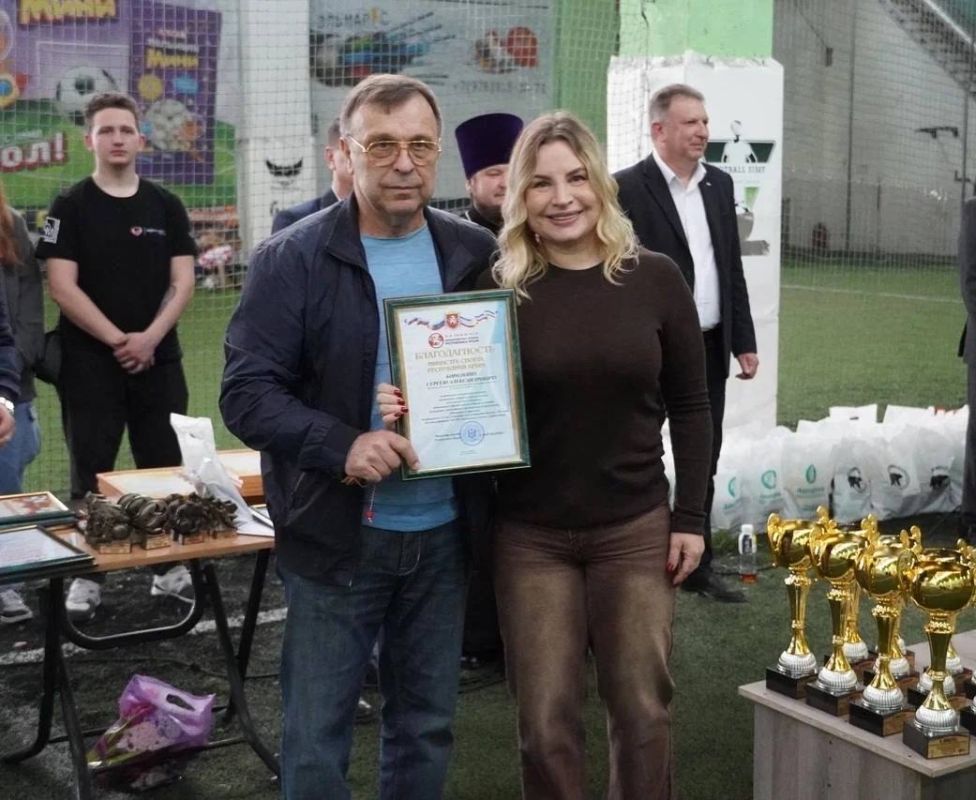 Ольга Торубарова: Вручила благодарности Министерства Спорта Республики Крым организаторам и меценатам открытого турнира по мини-футболу 5х5, среди незрячих спортсменов Ольга Торубарова: Вручила благодарности Министерства Спорта Республики Крым организаторам и меценатам открытого турнира по мини-футболу 5х5, среди незрячих спортсменов