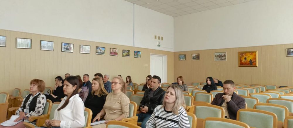 В администрации Симферопольского района под руководством заместителя главы администрации Хомяковой Е.В. состоялось совещание «Час предпринимателя» В администрации Симферопольского района под руководством заместителя главы администрации Хомяковой Е.В. состоялось совещание «Час предпринимателя»