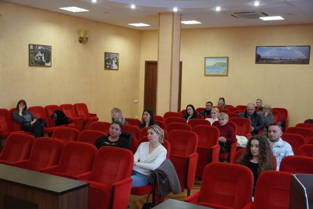 #городские_новости. Под руководством заместителя главы администрации Олега ШЕВЧЕНКО прошло очередное заседание территориальной трехсторонней комиссии по регулированию социально-трудовых отношений #городские_новости. Под руководством заместителя главы администрации Олега ШЕВЧЕНКО прошло очередное заседание территориальной трехсторонней комиссии по регулированию социально-трудовых отношений