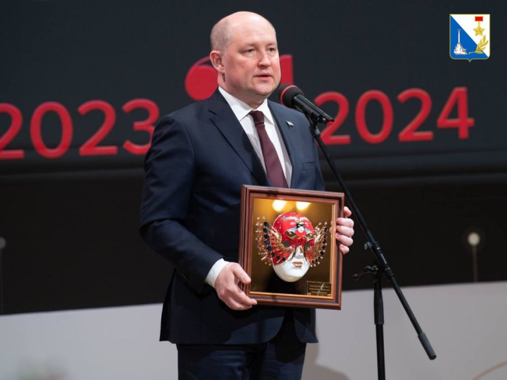 Михаил Развожаев стал лауреатом специальной премии «Золотой Маски» за поддержку театрального искусства России Михаил Развожаев стал лауреатом специальной премии «Золотой Маски» за поддержку театрального искусства России