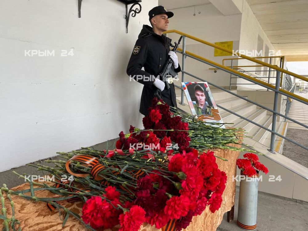 В Евпатории открыли мемориальные доски в честь погибших героев СВО В Евпатории открыли мемориальные доски в честь погибших героев СВО