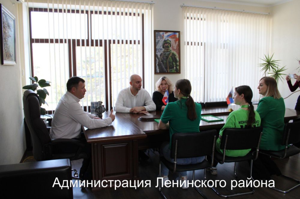 Сегодня совместно с Главой муниципального образования Ленинский район РК, председателем Ленинского районного совета РК Викторией Заботиной встретился с директором Керченского медицинского колледжа им. Г.К. Петровой Иваном... Сегодня совместно с Главой муниципального образования Ленинский район РК, председателем Ленинского районного совета РК Викторией Заботиной встретился с директором Керченского медицинского колледжа им. Г.К. Петровой Иваном...
