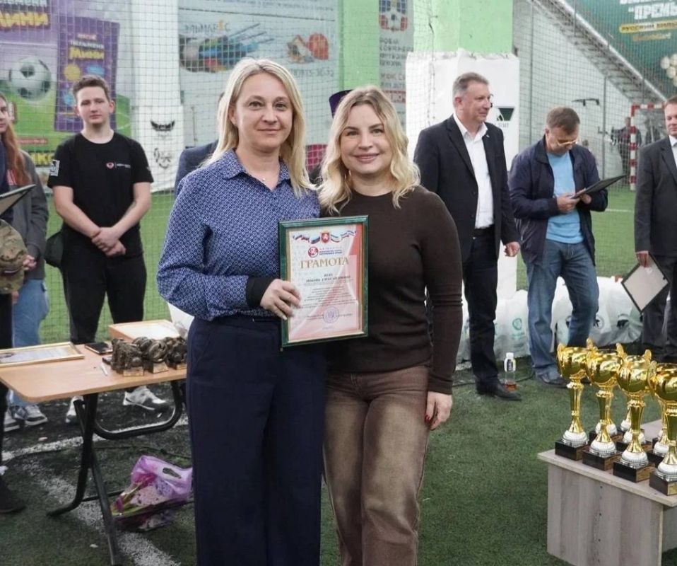 Ольга Торубарова: Вручила благодарности Министерства Спорта Республики Крым организаторам и меценатам открытого турнира по мини-футболу 5х5, среди незрячих спортсменов Ольга Торубарова: Вручила благодарности Министерства Спорта Республики Крым организаторам и меценатам открытого турнира по мини-футболу 5х5, среди незрячих спортсменов