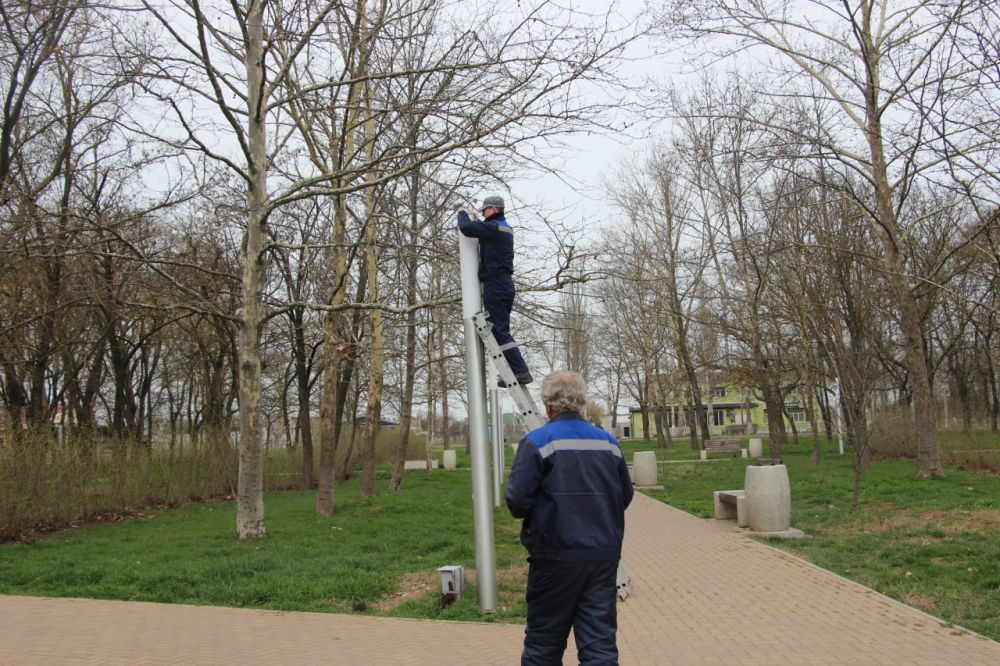 #жкх. На Адмиралтейском проезде монтируют подсветку букв «Керчь – город-герой» #жкх. На Адмиралтейском проезде монтируют подсветку букв «Керчь – город-герой»