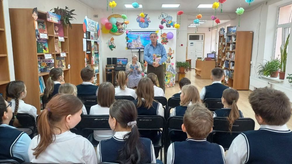 Литературный час «В Крыму нельзя не быть поэтом» прошёл в центральной городской детской библиотеке им. А Гайдара Централизованной системы детских библиотек города Симферополя Литературный час «В Крыму нельзя не быть поэтом» прошёл в центральной городской детской библиотеке им. А Гайдара Централизованной системы детских библиотек города Симферополя