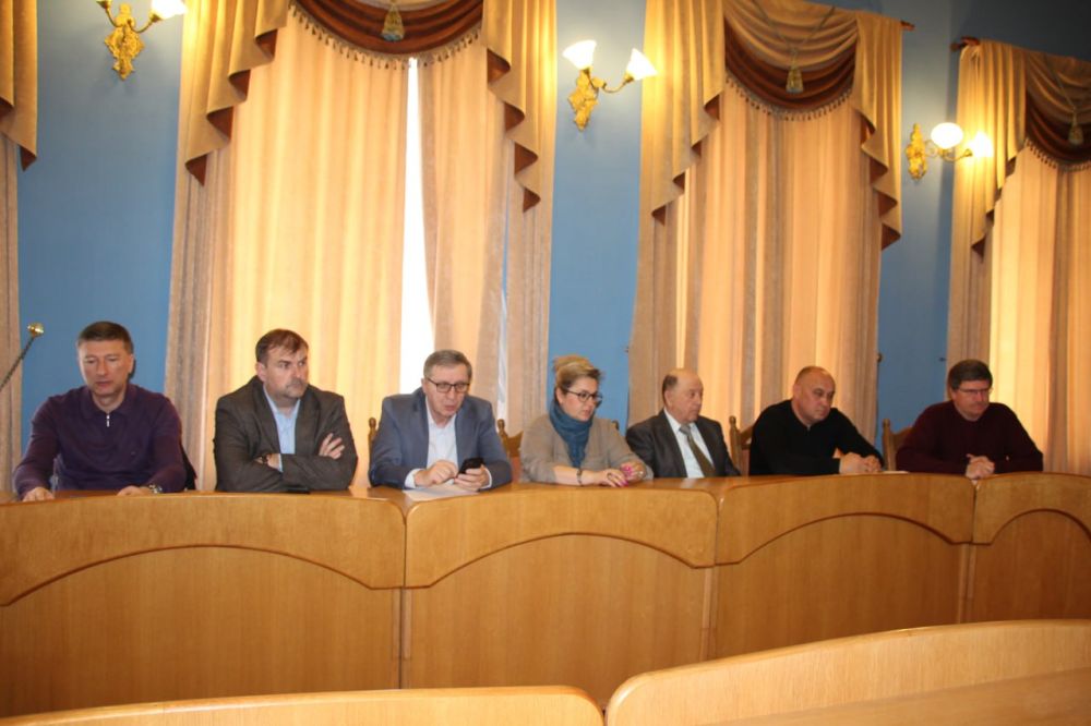 В Общественной палате Крыма обсудили вопросы ЖКХ и капитального ремонта В Общественной палате Крыма обсудили вопросы ЖКХ и капитального ремонта