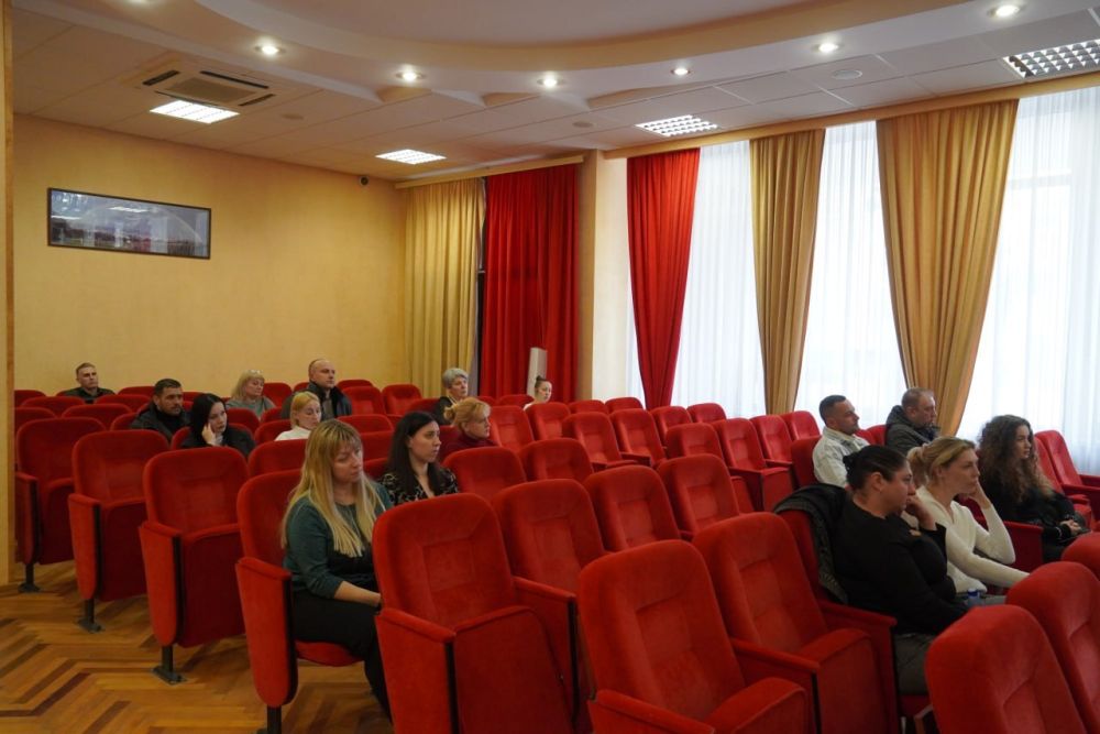 #городские_новости. Под руководством заместителя главы администрации Олега ШЕВЧЕНКО прошло очередное заседание территориальной трехсторонней комиссии по регулированию социально-трудовых отношений #городские_новости. Под руководством заместителя главы администрации Олега ШЕВЧЕНКО прошло очередное заседание территориальной трехсторонней комиссии по регулированию социально-трудовых отношений