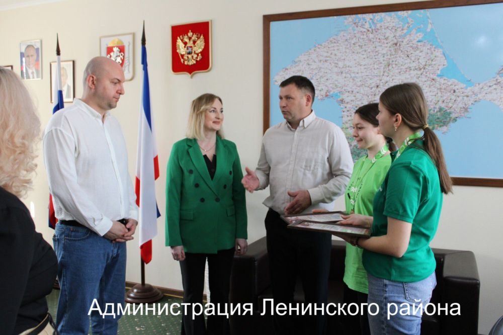 Сегодня совместно с Главой муниципального образования Ленинский район РК, председателем Ленинского районного совета РК Викторией Заботиной встретился с директором Керченского медицинского колледжа им. Г.К. Петровой Иваном... Сегодня совместно с Главой муниципального образования Ленинский район РК, председателем Ленинского районного совета РК Викторией Заботиной встретился с директором Керченского медицинского колледжа им. Г.К. Петровой Иваном...