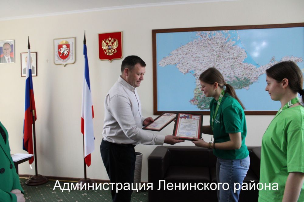 Сегодня совместно с Главой муниципального образования Ленинский район РК, председателем Ленинского районного совета РК Викторией Заботиной встретился с директором Керченского медицинского колледжа им. Г.К. Петровой Иваном... Сегодня совместно с Главой муниципального образования Ленинский район РК, председателем Ленинского районного совета РК Викторией Заботиной встретился с директором Керченского медицинского колледжа им. Г.К. Петровой Иваном...