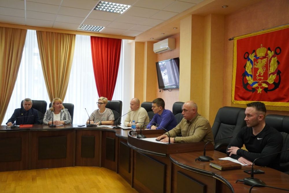 #городские_новости. Под руководством заместителя главы администрации Олега ШЕВЧЕНКО прошло очередное заседание территориальной трехсторонней комиссии по регулированию социально-трудовых отношений #городские_новости. Под руководством заместителя главы администрации Олега ШЕВЧЕНКО прошло очередное заседание территориальной трехсторонней комиссии по регулированию социально-трудовых отношений