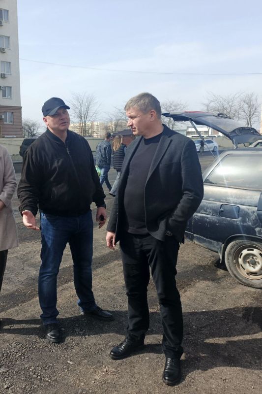 Александр Юрьев: Дал поручение директору МУП «Курортторгсервис» Роману Корсаку до 1 апреля благоустроить парковочную зону универсальной ярмарки, расположенной на пересечении ул. Чапаева и пр. Победы Александр Юрьев: Дал поручение директору МУП «Курортторгсервис» Роману Корсаку до 1 апреля благоустроить парковочную зону универсальной ярмарки, расположенной на пересечении ул. Чапаева и пр. Победы