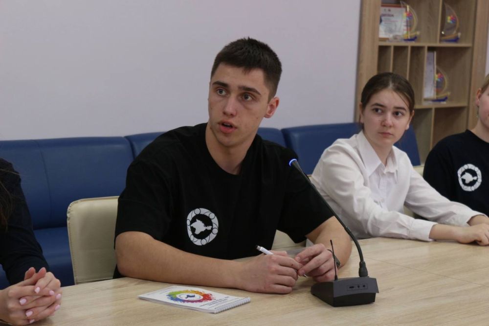 28 марта на базе ГБОУ ДО РК «ДДЮТ» прошел межрегиональный телемост Региональной детско-юношеской общественной организации «КЛАСС» (Ученическое самоуправление Республики Крым) с членами Совета обучающихся общеобразовательных... 28 марта на базе ГБОУ ДО РК «ДДЮТ» прошел межрегиональный телемост Региональной детско-юношеской общественной организации «КЛАСС» (Ученическое самоуправление Республики Крым) с членами Совета обучающихся общеобразовательных...