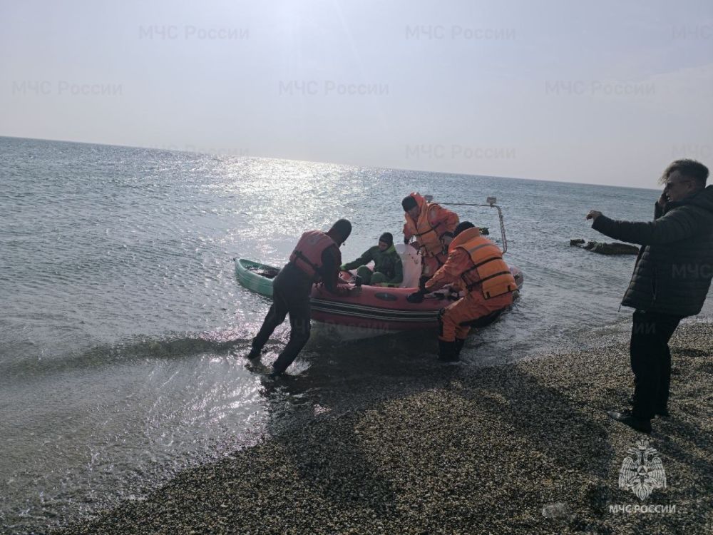 В Сакском районе двоих мужчин на байдарке унесло в открытое море