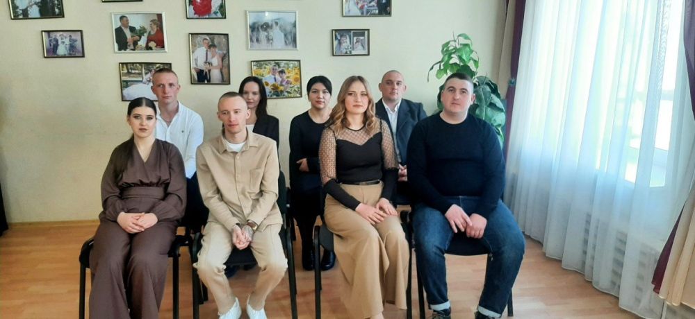 Ленинский районный отдел ЗАГС проводил занятие Школы молодоженов на интересную и спорную тему: «Гражданский брак: за и против» Ленинский районный отдел ЗАГС проводил занятие Школы молодоженов на интересную и спорную тему: «Гражданский брак: за и против»