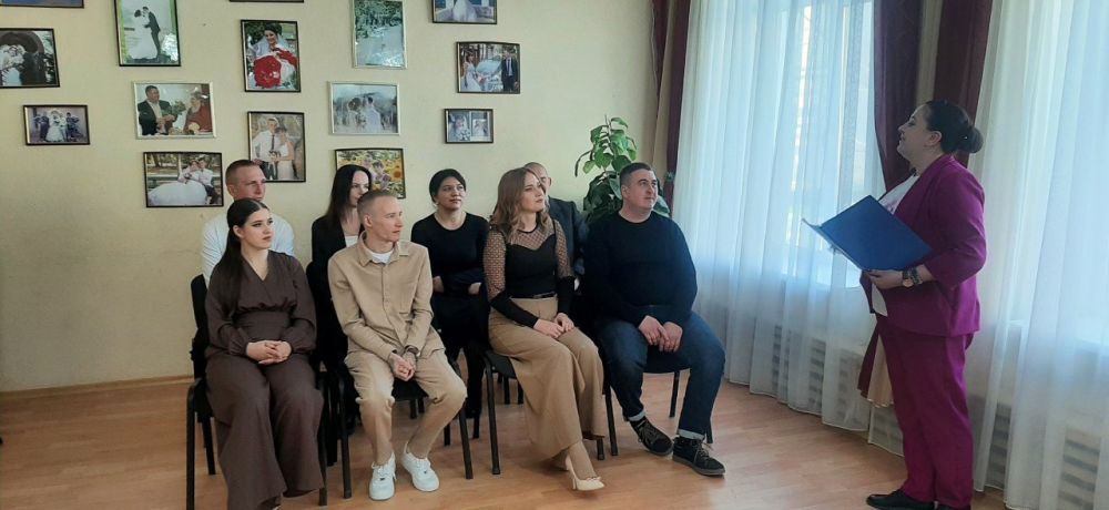 Ленинский районный отдел ЗАГС проводил занятие Школы молодоженов на интересную и спорную тему: «Гражданский брак: за и против» Ленинский районный отдел ЗАГС проводил занятие Школы молодоженов на интересную и спорную тему: «Гражданский брак: за и против»