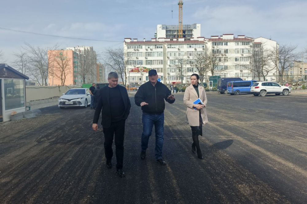 Александр Юрьев: Дал поручение директору МУП «Курортторгсервис» Роману Корсаку до 1 апреля благоустроить парковочную зону универсальной ярмарки, расположенной на пересечении ул. Чапаева и пр. Победы Александр Юрьев: Дал поручение директору МУП «Курортторгсервис» Роману Корсаку до 1 апреля благоустроить парковочную зону универсальной ярмарки, расположенной на пересечении ул. Чапаева и пр. Победы