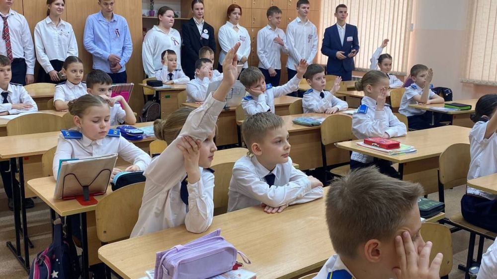 27 марта в МБОУ «Школа-лицей № 3 имени А. С. Макаренко» состоялась встреча с участником Специальной военной операции, начальником штаба батальона 126-й отдельной Гвардейской бригады береговой обороны Ильей Подорога 27 марта в МБОУ «Школа-лицей № 3 имени А. С. Макаренко» состоялась встреча с участником Специальной военной операции, начальником штаба батальона 126-й отдельной Гвардейской бригады береговой обороны Ильей Подорога