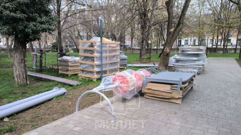 Реконструкция двух парков ведётся в Симферополе Реконструкция двух парков ведётся в Симферополе