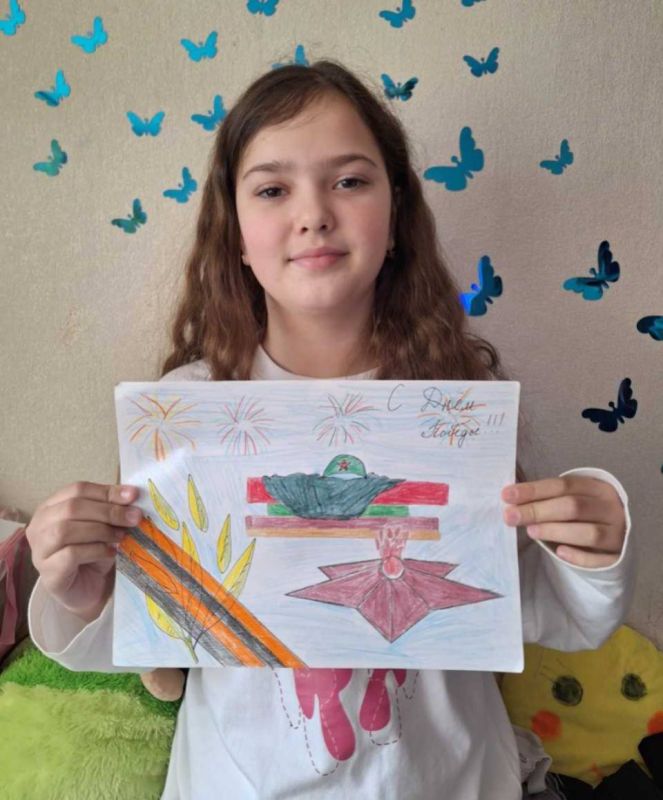 В рамках совместного проекта КЖД и Дорпрофжел «Дети рисуют Победу!», посвящённого 80-летию Великой Победы, предлагаем вашему вниманию работы Надежды Пидановой (14 лет), Маргариты Ковальчук (13 лет) и Виктории Шаповаловой (10... В рамках совместного проекта КЖД и Дорпрофжел «Дети рисуют Победу!», посвящённого 80-летию Великой Победы, предлагаем вашему вниманию работы Надежды Пидановой (14 лет), Маргариты Ковальчук (13 лет) и Виктории Шаповаловой (10...