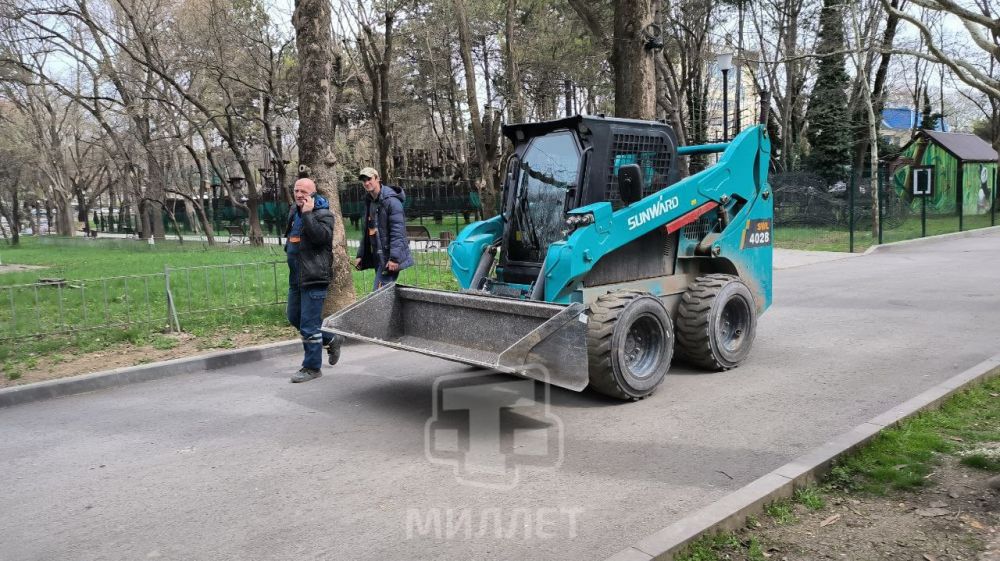 Реконструкция двух парков ведётся в Симферополе Реконструкция двух парков ведётся в Симферополе
