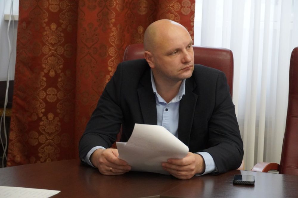 Глава администрации Керчи Олег КАТОРГИН провел аппаратное совещание с заместителями и начальниками структурных подразделений Глава администрации Керчи Олег КАТОРГИН провел аппаратное совещание с заместителями и начальниками структурных подразделений