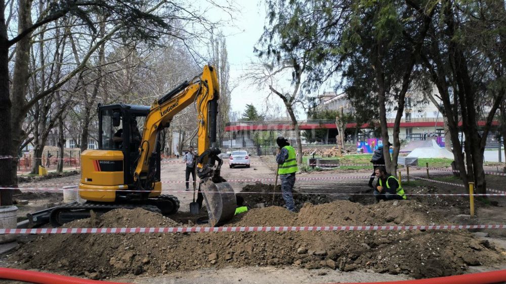 Реконструкция двух парков ведётся в Симферополе Реконструкция двух парков ведётся в Симферополе