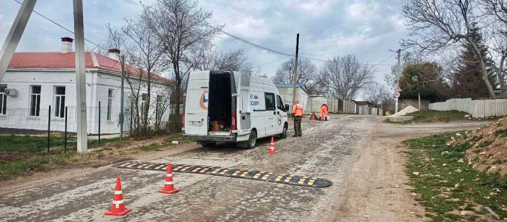 В Севастополе устанавливают «лежачие полицейские» В Севастополе устанавливают «лежачие полицейские»