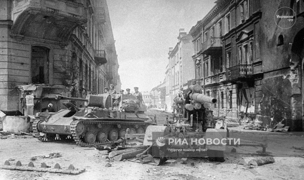 В спецпроекте «Фотоальбом Победы» мы каждый день публикуем небольшую подборку фотографий военных лет В спецпроекте «Фотоальбом Победы» мы каждый день публикуем небольшую подборку фотографий военных лет