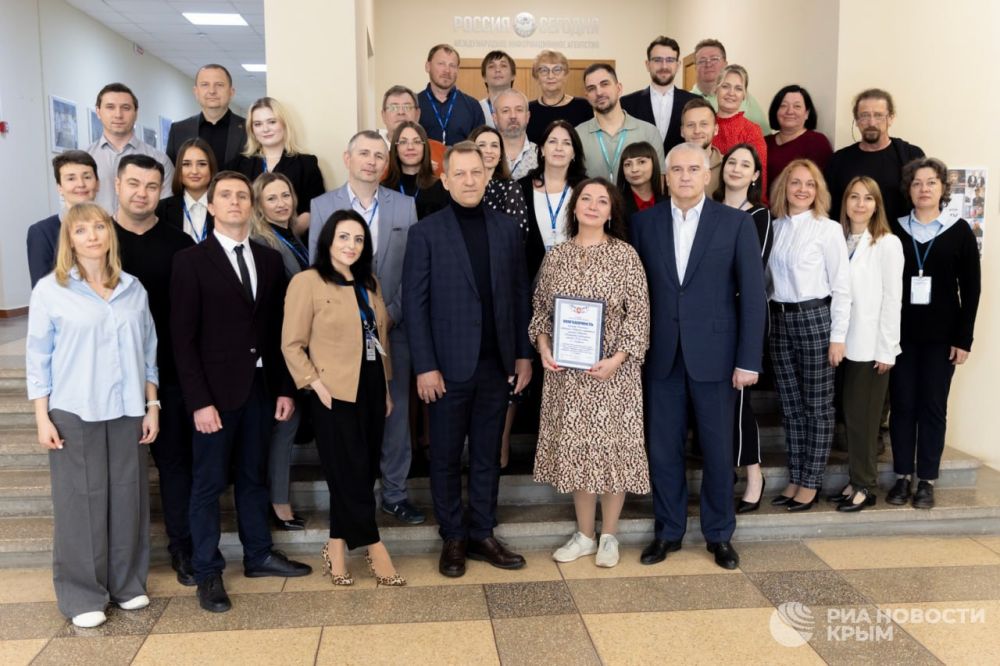 Сергей Аксенов поздравил региональное подразделение медиагруппы "Россия сегодня" в Симферополе с 10-летием Сергей Аксенов поздравил региональное подразделение медиагруппы "Россия сегодня" в Симферополе с 10-летием