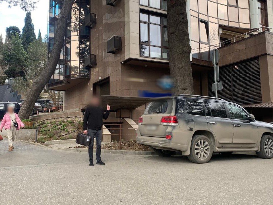 Исполнявшему обязанности генерального директора ялтинской похоронной компании предъявлено обвинение в присвоении денежных средств предприятия на общую сумму около 2 миллионов рублей