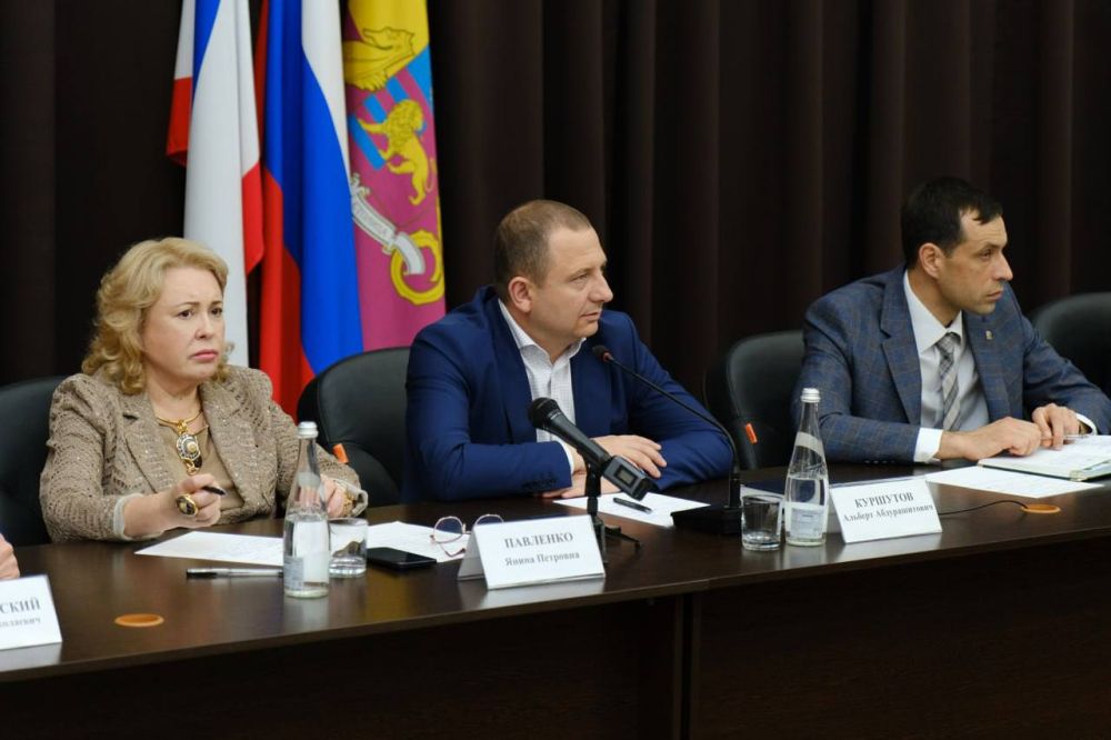 Альберт Куршутов: Совместно с первым заместителем Председателя Государственного Совета Республики Андреем Владимировичем Козыревым, исполняющим обязанности руководителя Фонда регионального капремонта Андреем Алексеевичем... Альберт Куршутов: Совместно с первым заместителем Председателя Государственного Совета Республики Андреем Владимировичем Козыревым, исполняющим обязанности руководителя Фонда регионального капремонта Андреем Алексеевичем...