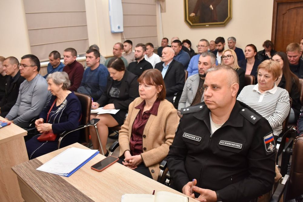 Михаил Назаров: Сегодня в Евпатории прошла встреча с руководством города и Инспекции по жилищному надзору Республики Крым, активом председателей МКД, представителями управляющих компаний, фонда капитального ремонта и... Михаил Назаров: Сегодня в Евпатории прошла встреча с руководством города и Инспекции по жилищному надзору Республики Крым, активом председателей МКД, представителями управляющих компаний, фонда капитального ремонта и...