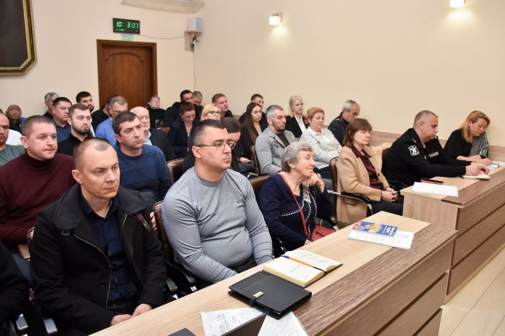 Михаил Назаров: Сегодня в Евпатории прошла встреча с руководством города и Инспекции по жилищному надзору Республики Крым, активом председателей МКД, представителями управляющих компаний, фонда капитального ремонта и... Михаил Назаров: Сегодня в Евпатории прошла встреча с руководством города и Инспекции по жилищному надзору Республики Крым, активом председателей МКД, представителями управляющих компаний, фонда капитального ремонта и...