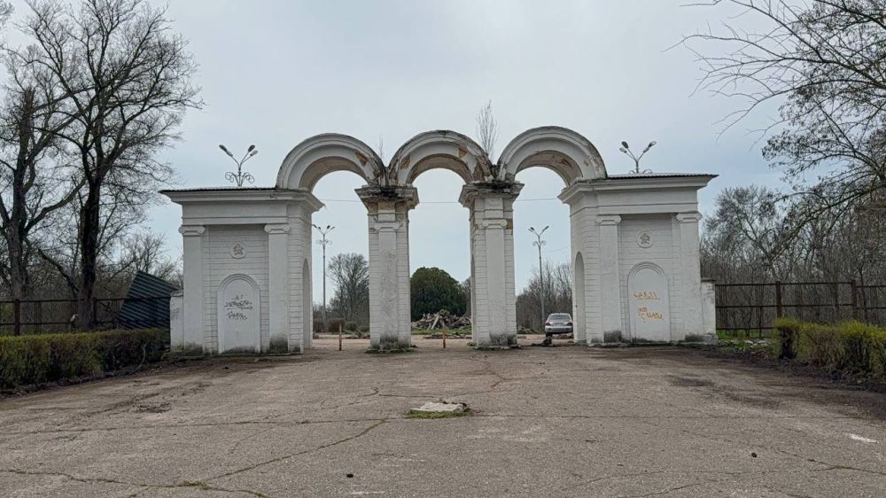 В Приморском парке продолжаются демонтажные работы В Приморском парке продолжаются демонтажные работы