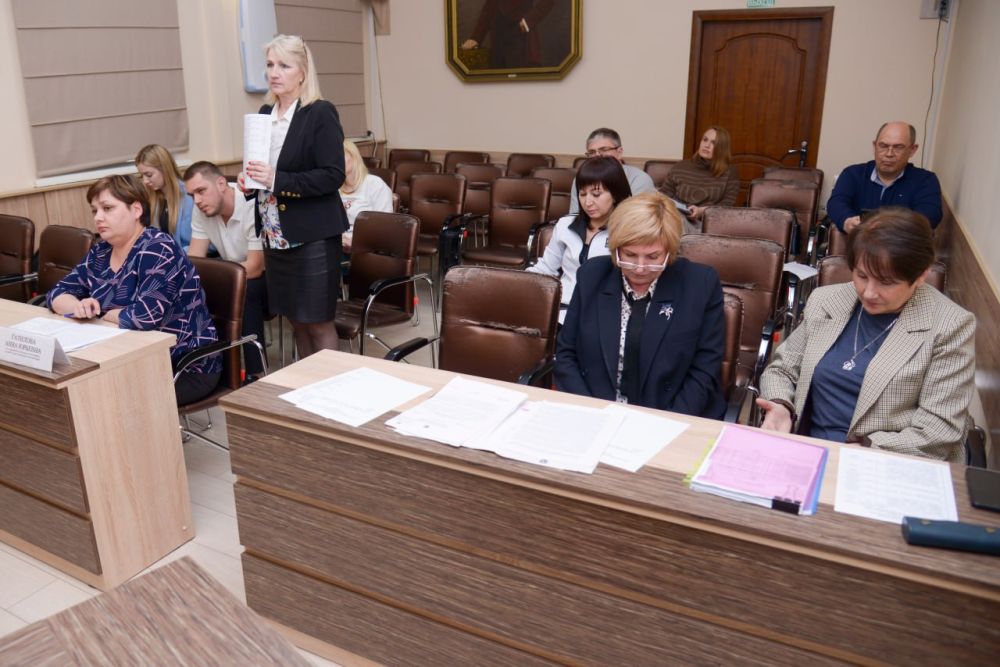 Депутаты готовятся к очередной сессии Евпаторийского городского совета Депутаты готовятся к очередной сессии Евпаторийского городского совета