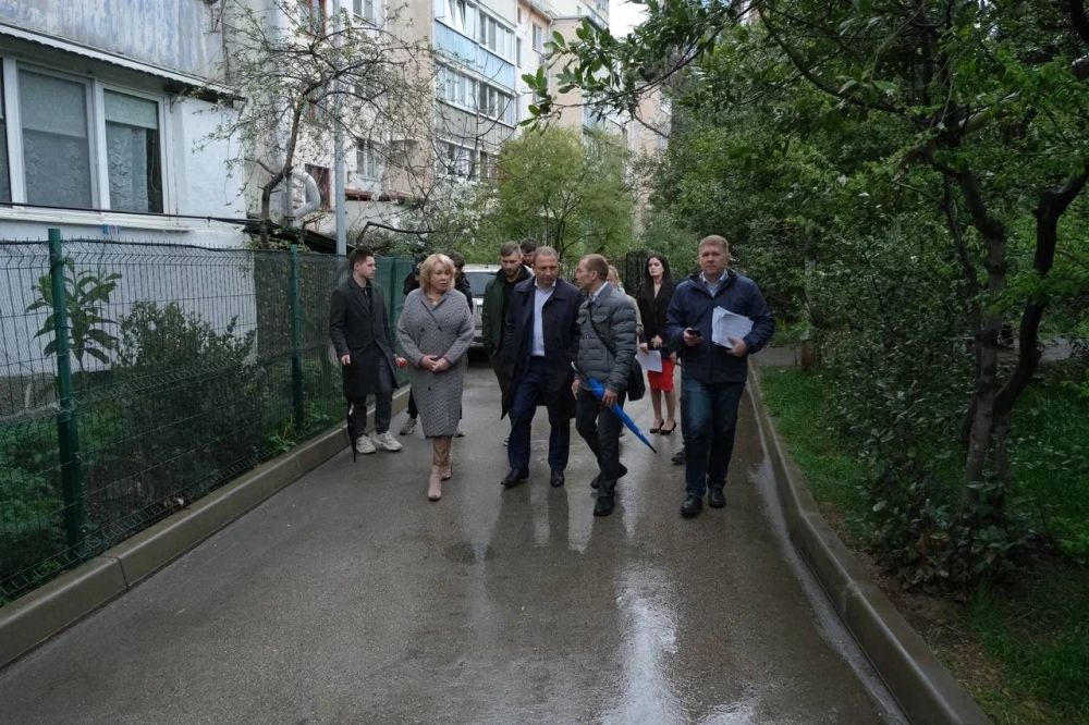 Альберт Куршутов: Совместно с Главой администрации города Ялта Республики Крым Павленко Яниной Петровной провели обход территорий МКД на территории города Альберт Куршутов: Совместно с Главой администрации города Ялта Республики Крым Павленко Яниной Петровной провели обход территорий МКД на территории города