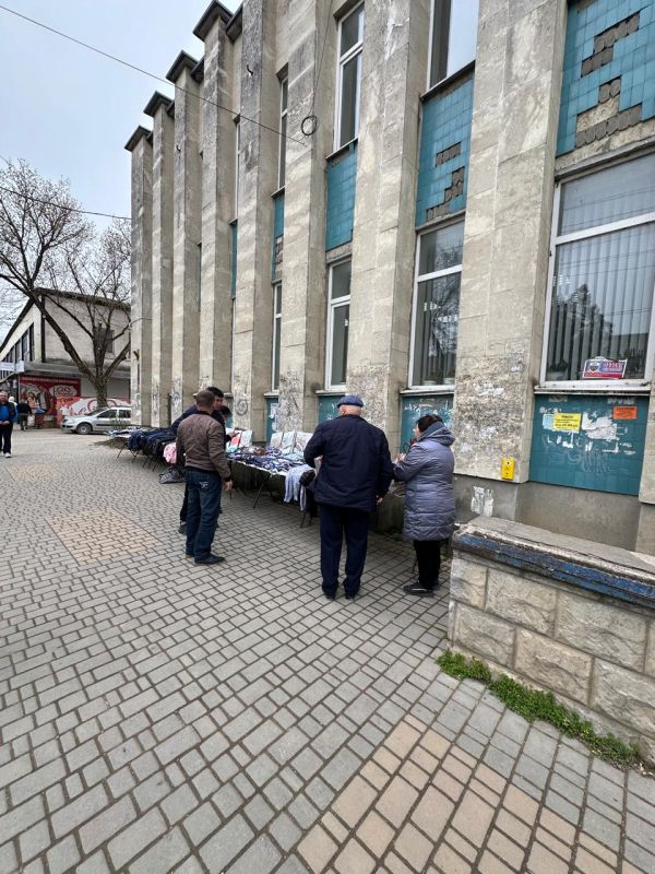 На территории Гвардейского поселения администрацией Симферопольского района проведены мероприятия по выявлению и пресечению несанкционированной торговли На территории Гвардейского поселения администрацией Симферопольского района проведены мероприятия по выявлению и пресечению несанкционированной торговли